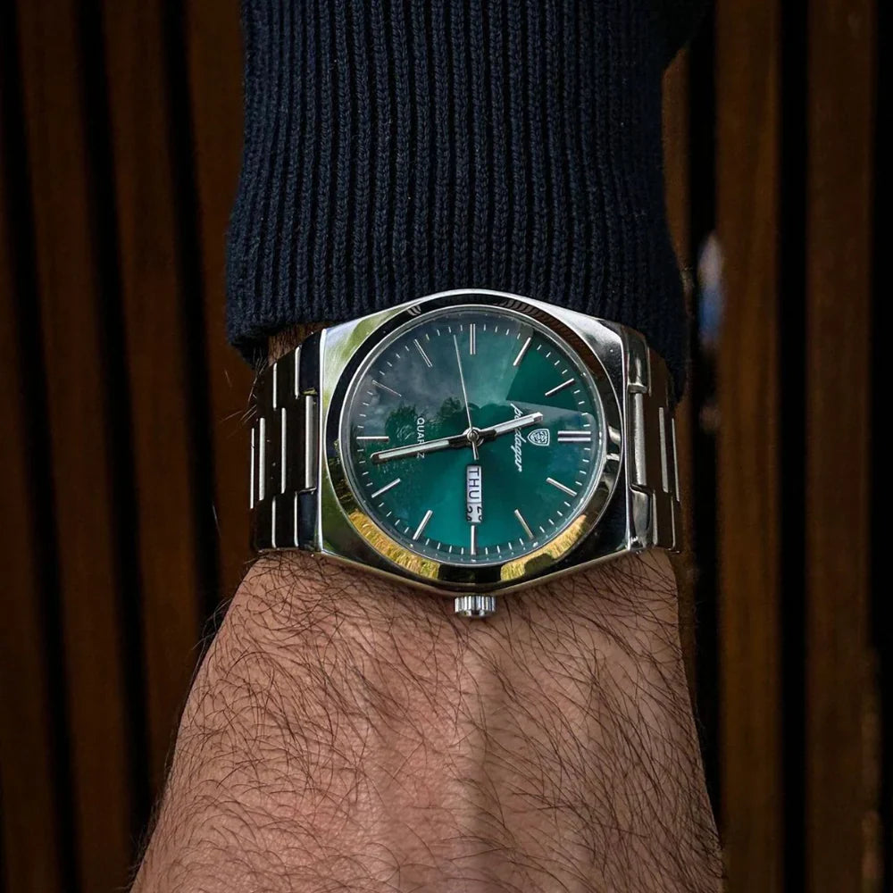 Close-up of the Aurelio's integrated bracelet link