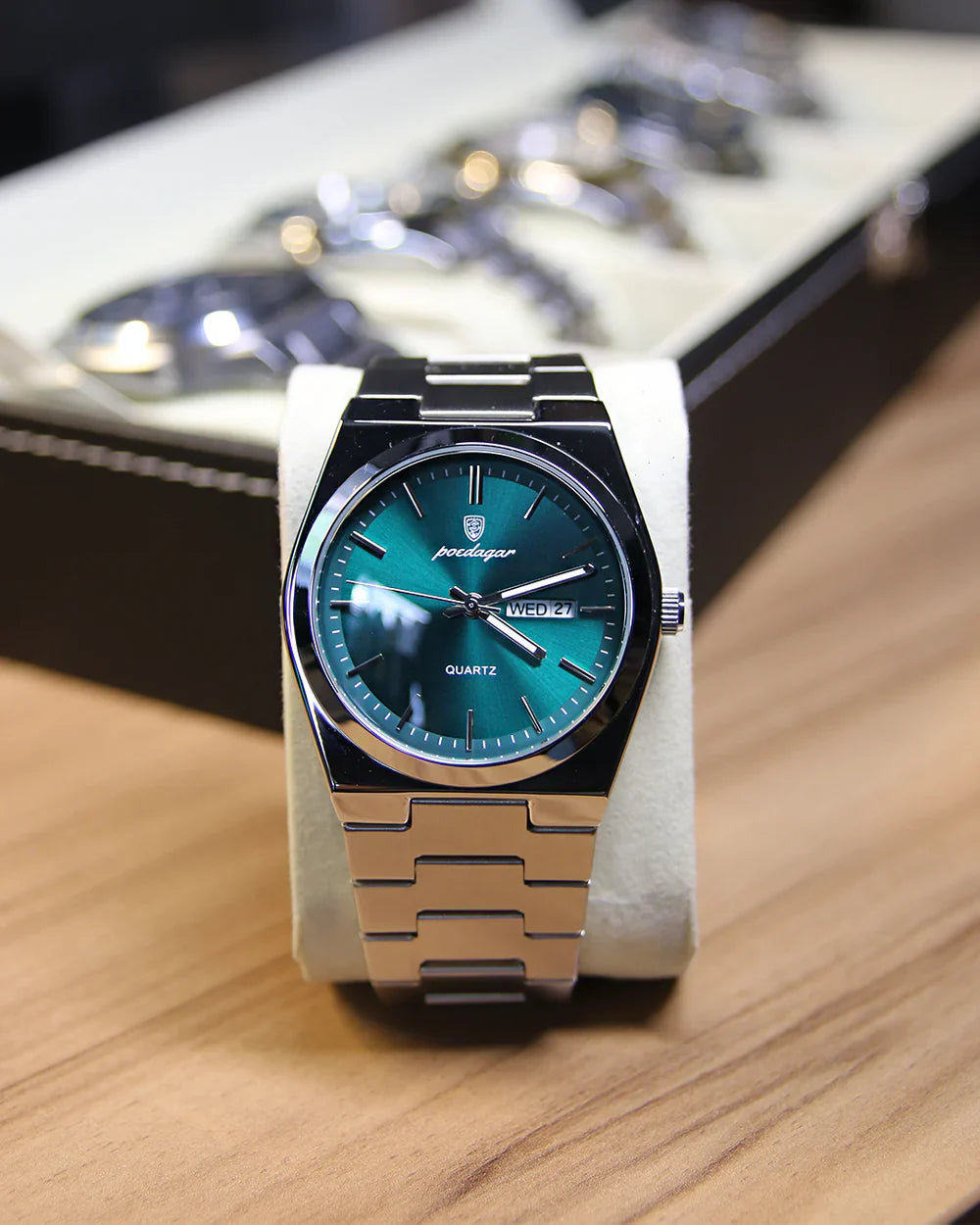 Aurelio integrated steel watch worn on the wrist