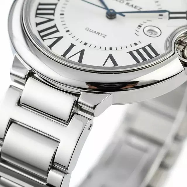 Close view of the Siena's polished steel bracelet links and curved case side